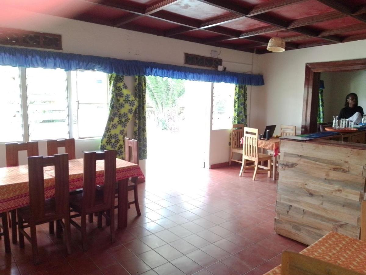 Colibri Taverne & Guest House Gisenyi Esterno foto