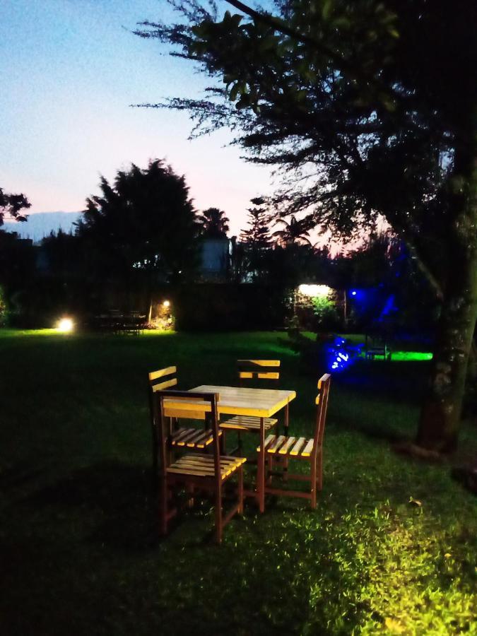 Colibri Taverne & Guest House Gisenyi Esterno foto
