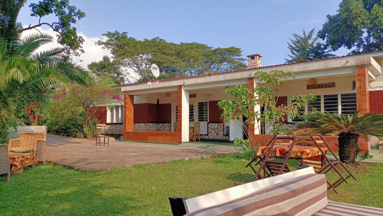 Colibri Taverne & Guest House Gisenyi Esterno foto