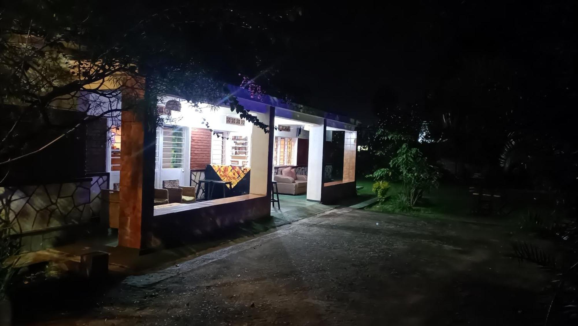 Colibri Taverne & Guest House Gisenyi Esterno foto