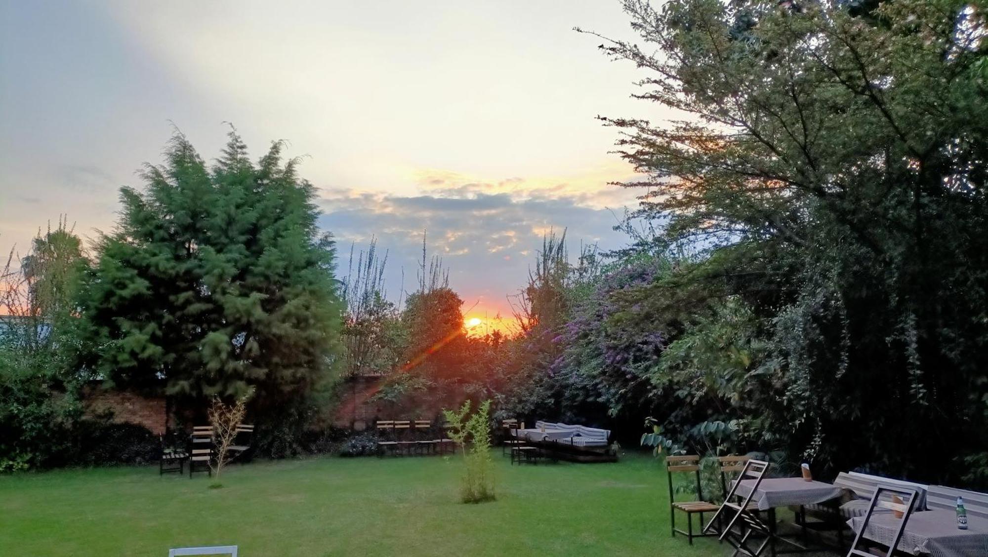 Colibri Taverne & Guest House Gisenyi Esterno foto