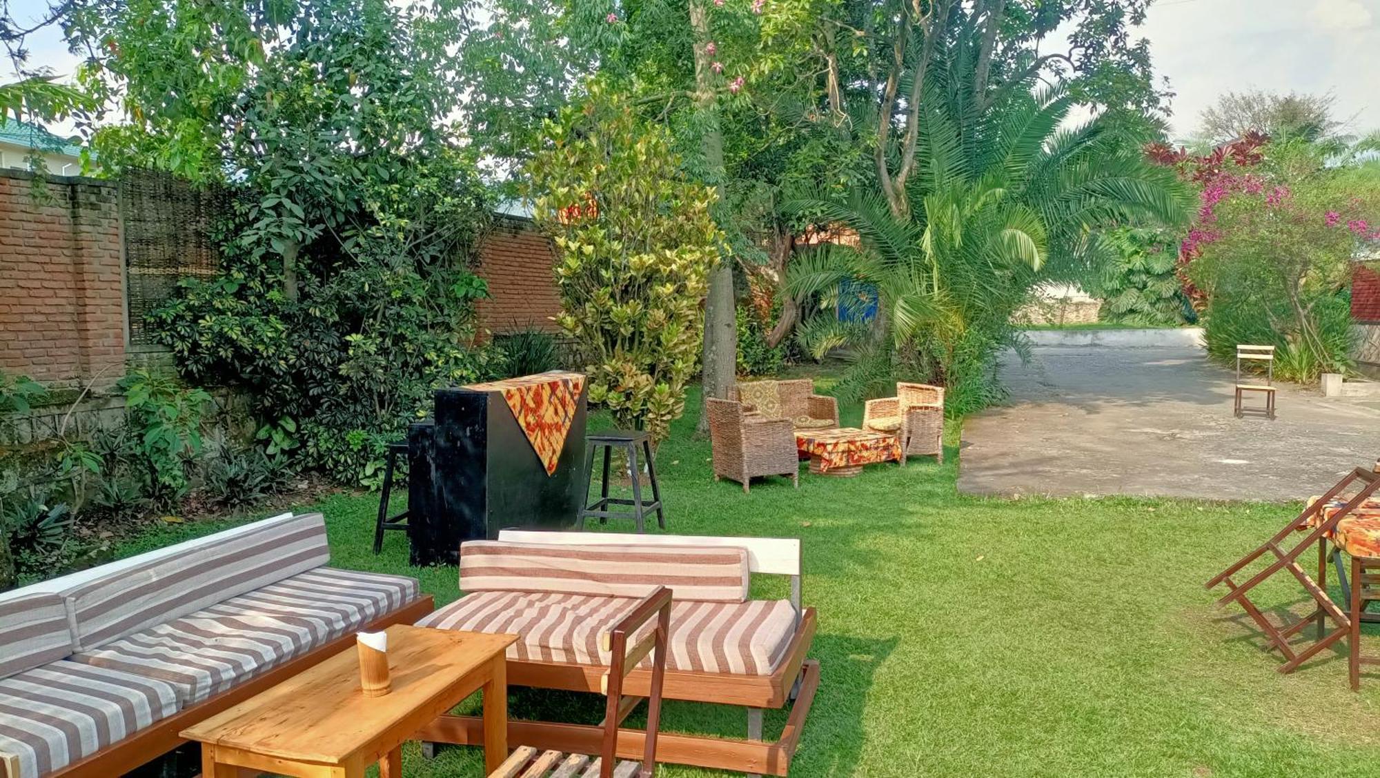 Colibri Taverne & Guest House Gisenyi Esterno foto