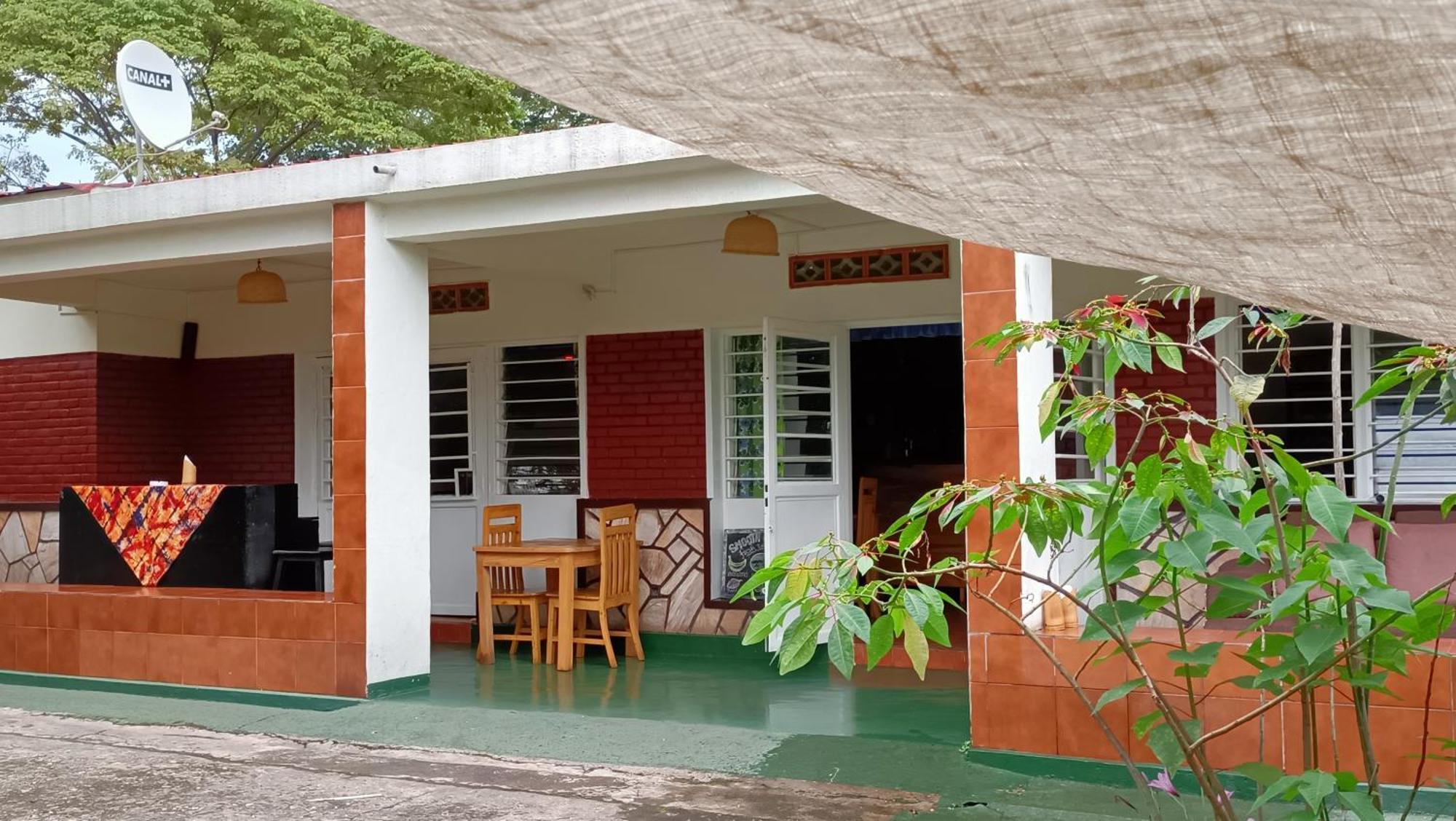 Colibri Taverne & Guest House Gisenyi Esterno foto