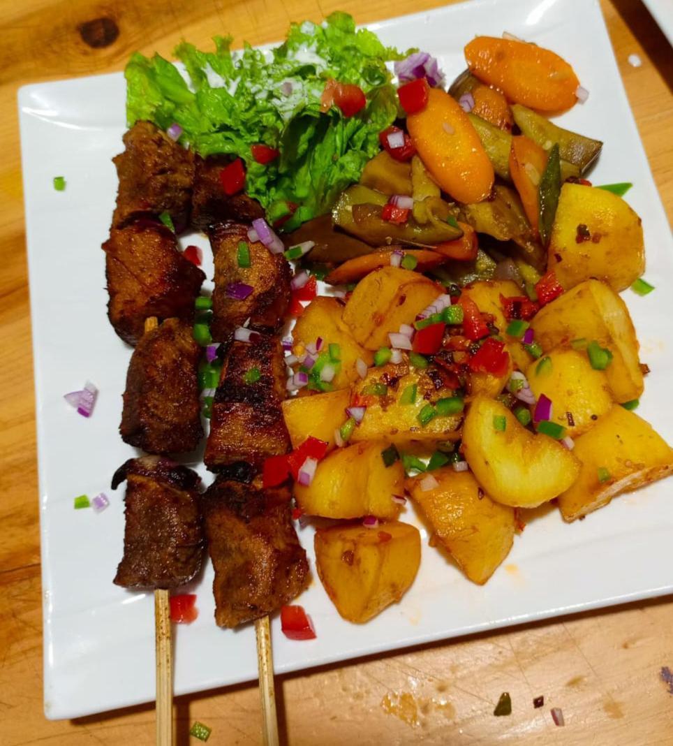 Colibri Taverne & Guest House Gisenyi Esterno foto