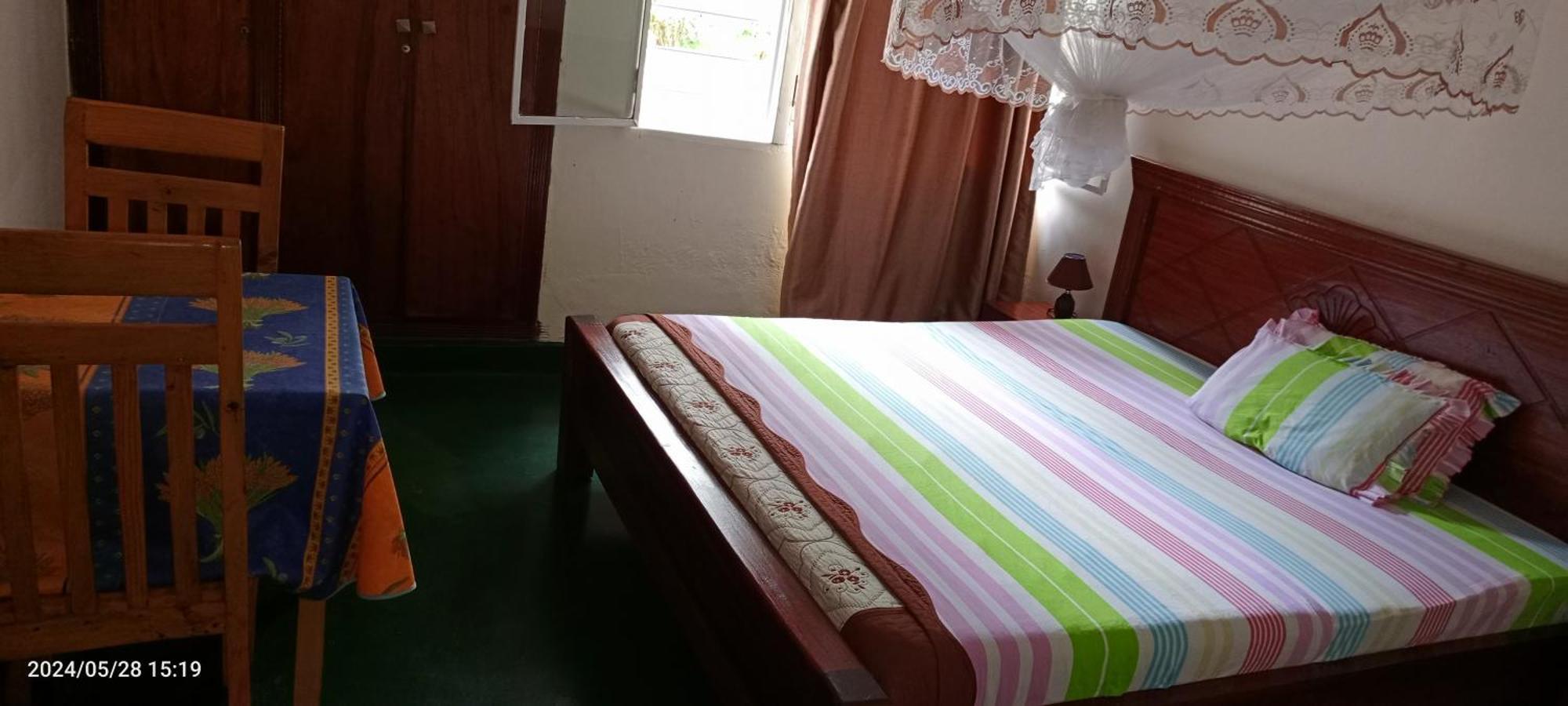 Colibri Taverne & Guest House Gisenyi Esterno foto