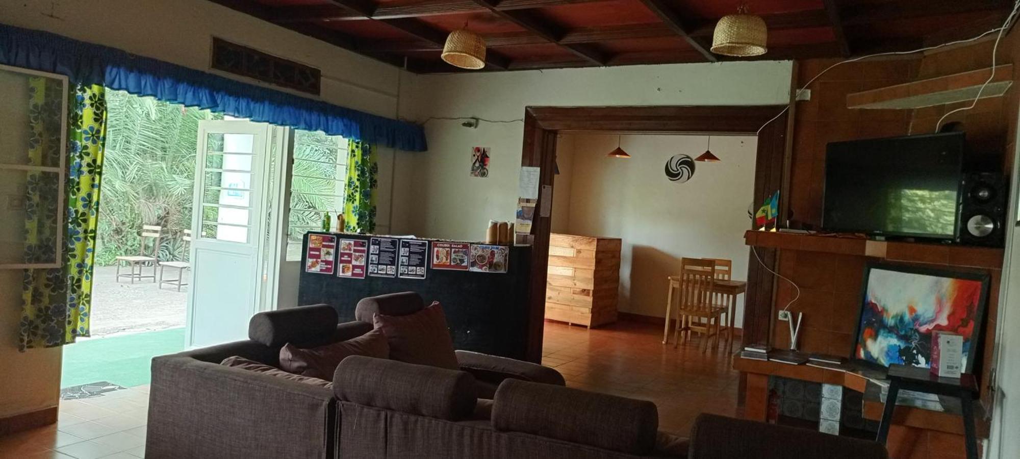Colibri Taverne & Guest House Gisenyi Esterno foto