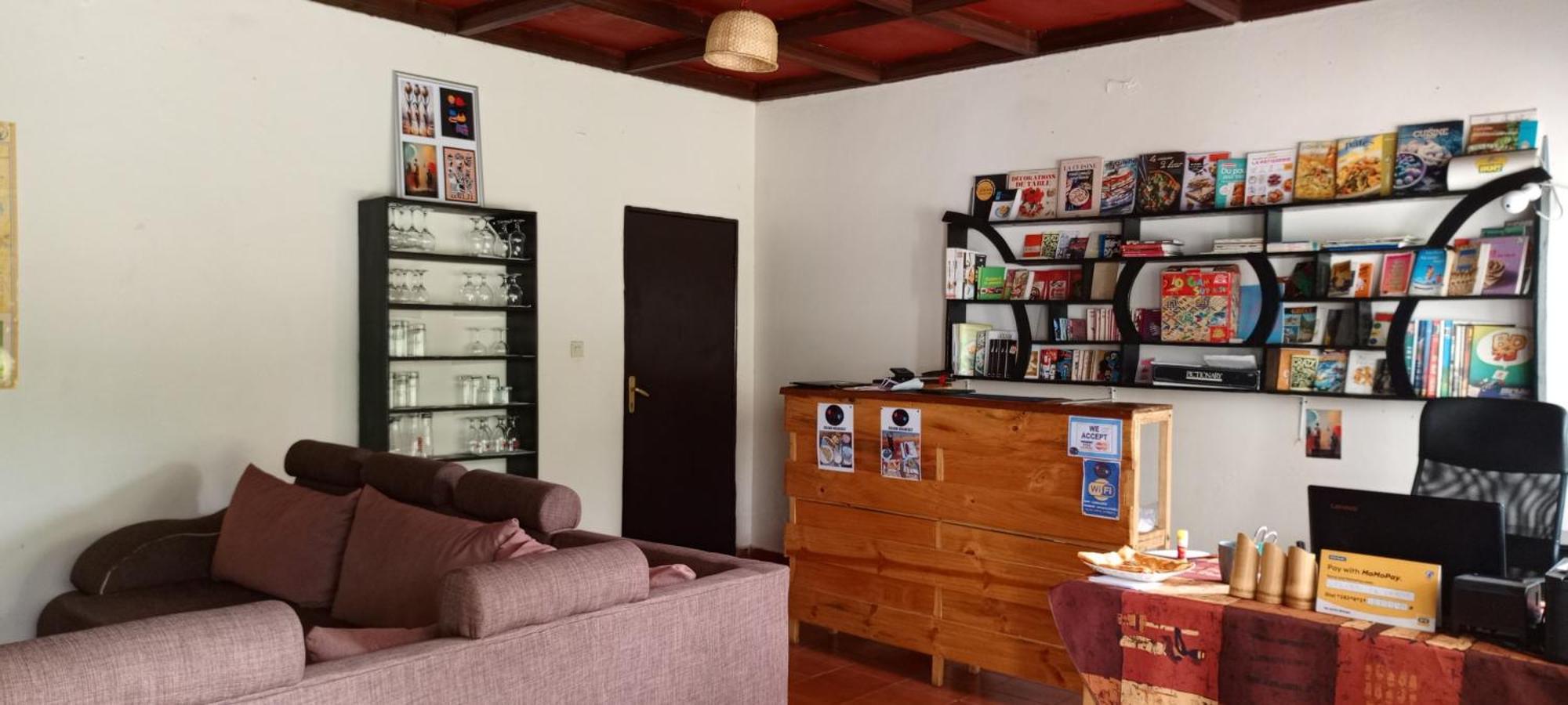 Colibri Taverne & Guest House Gisenyi Esterno foto