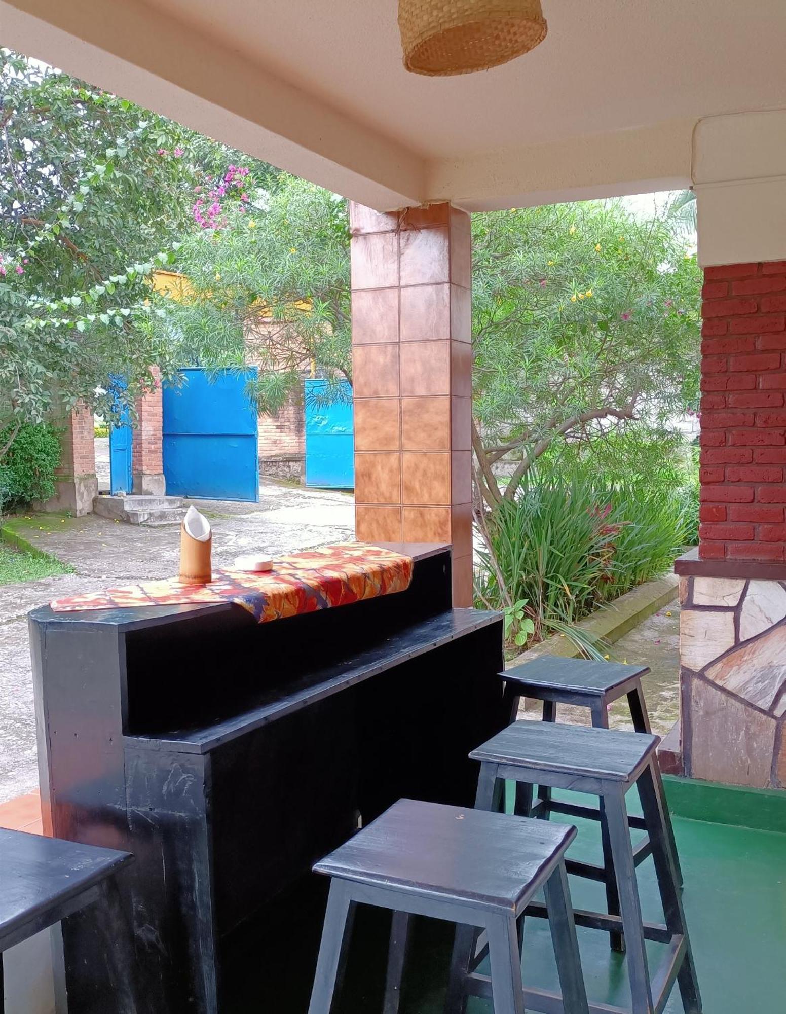 Colibri Taverne & Guest House Gisenyi Esterno foto