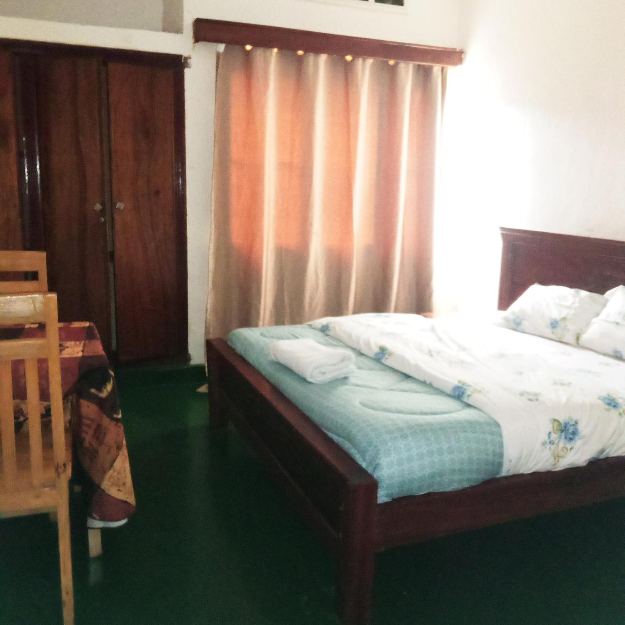 Colibri Taverne & Guest House Gisenyi Esterno foto